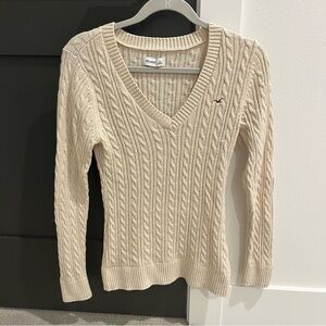 Hollister Women's Cream V-Neck Cable Knit Sweater